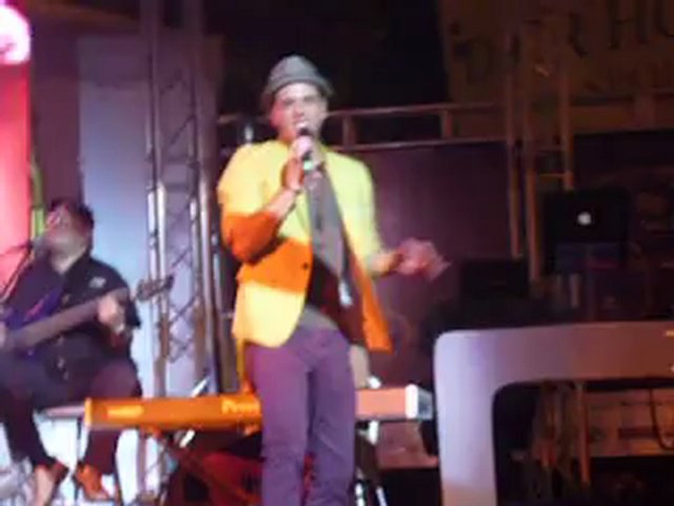 victor muños en el aniversario del centro san ignacio 2012