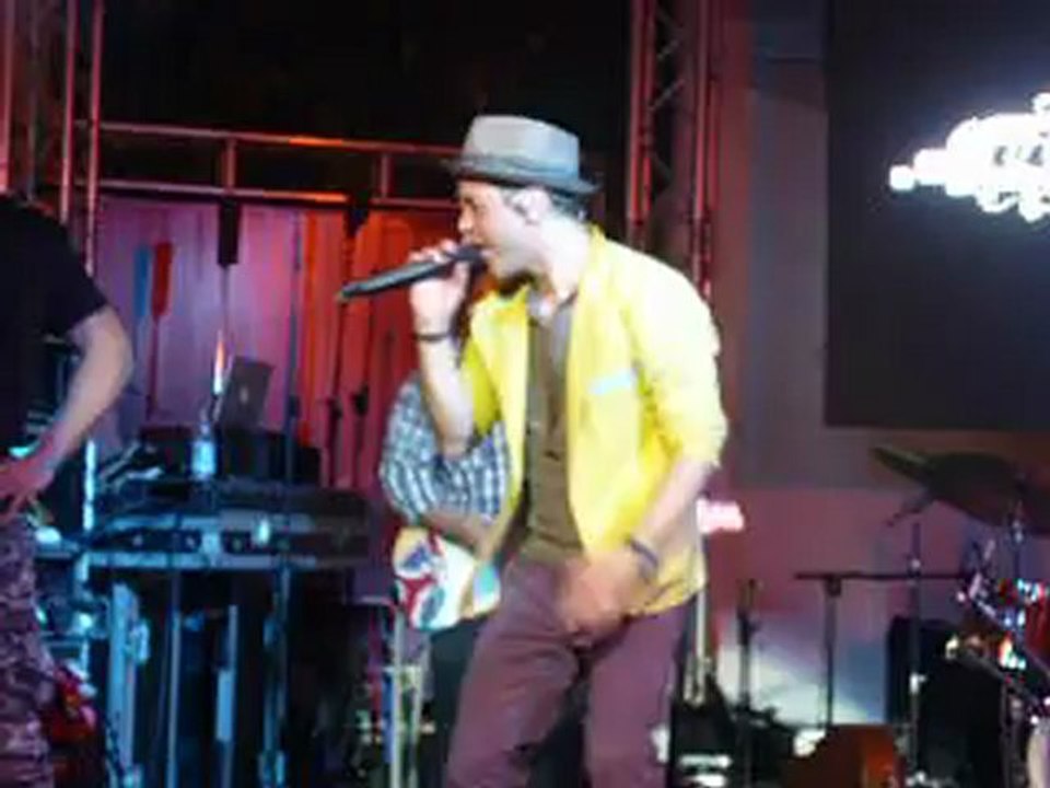 victor muños en el aniversario san ignacio