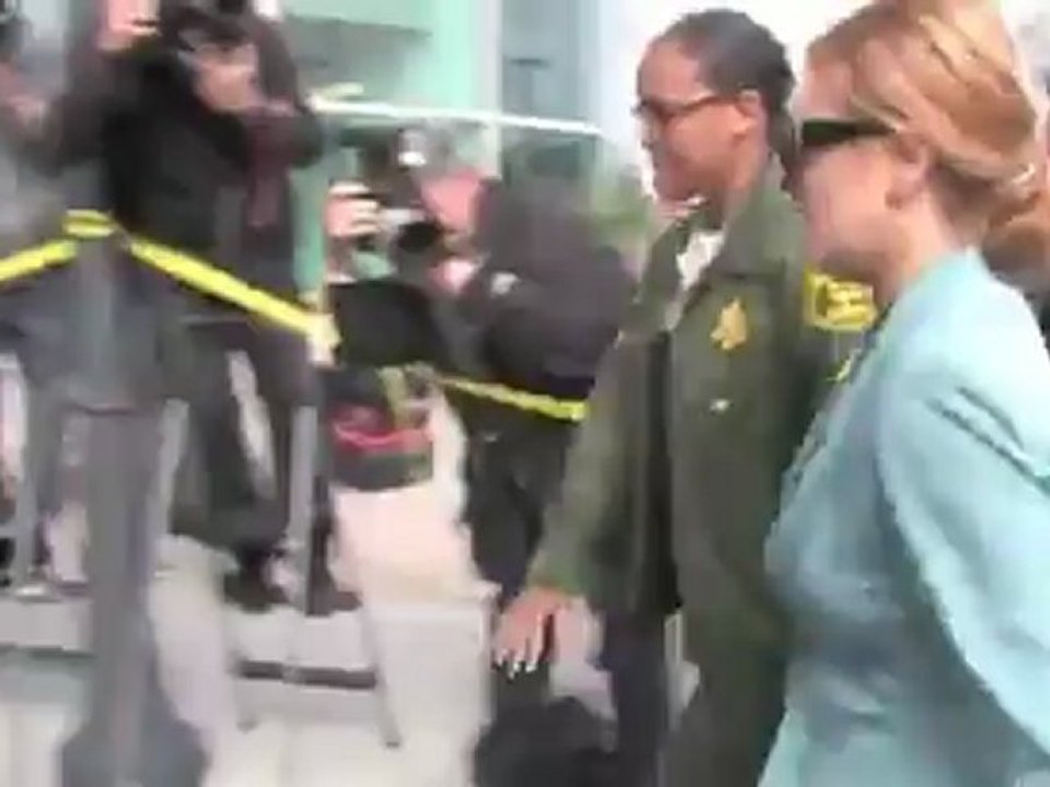 Lindsay Lohan Will Fight Arrest