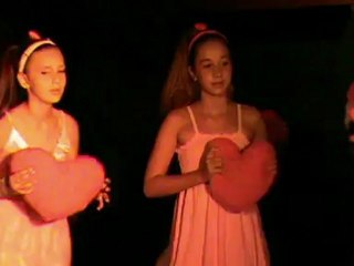 ΑΓΑΠΗ ΕΙΝΑΙ ΕΝΑ ΠΑΙΧΙΔΙ