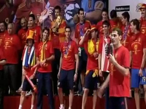 Casillas, en la fiesta final: Estoy orgulloso de tener estos compañeros aunque sean unos cabrones