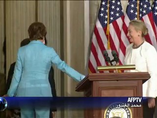 تسلمت اونغ سان سو تشي الميدالية الذهبية من الكونغرس الاميركي