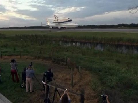 Nasa's space shuttle Endeavour begins final journey