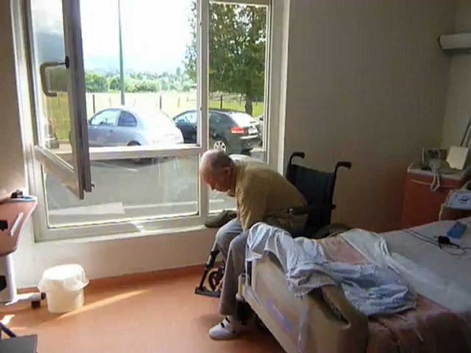 Papa se lève et marche, ou presque  !