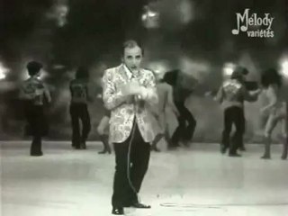 --Charles Aznavour -( 72-n&b)-- "" Les plaisirs démodés  (Joue contre joue) ....""