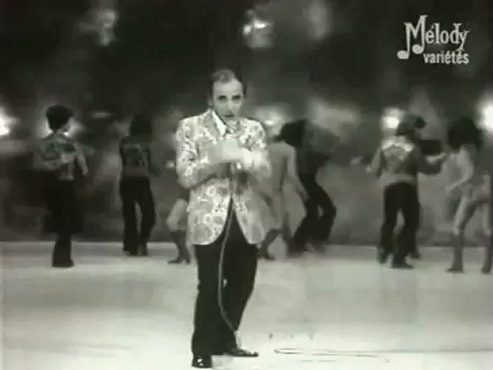 --Charles Aznavour -( 72-n&b)-- "" Les plaisirs démodés  (Joue contre joue) ....""