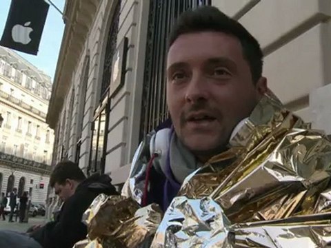 Paris: des fans d'Apple font déjà la queue pour l'iPhone 5