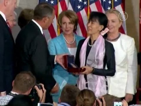 Аун Сан Су Чжи получила Золотую медаль Конгресса