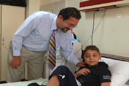 Türk doktorların elinde şifa bulacak