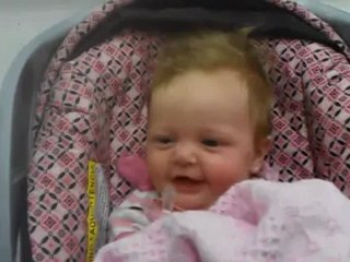 Bisiklet Kornasına Gülen Bebek