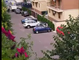 A difícil tarefa de estacionar um Smart