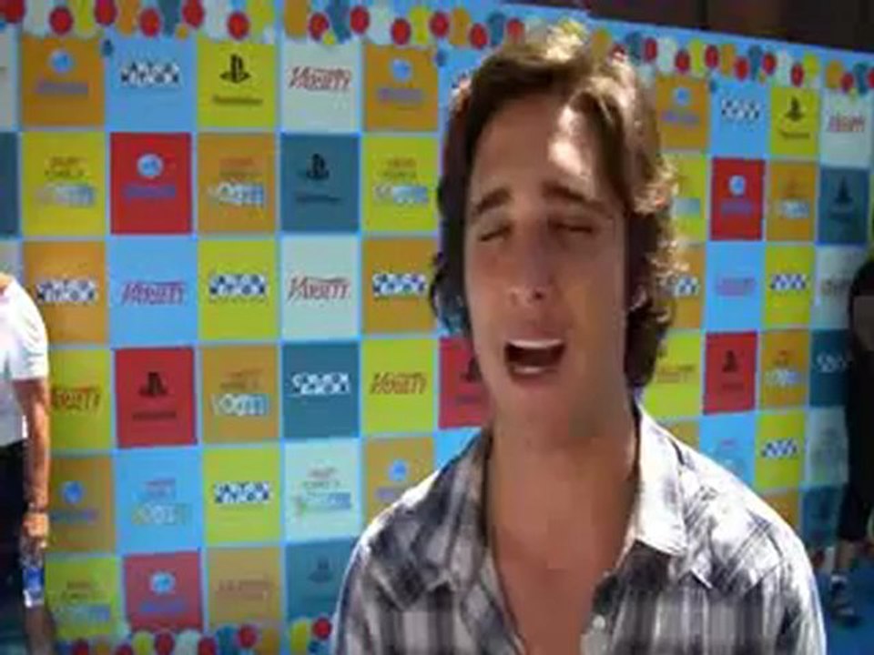 More Than Two Dozen of Hollywood's Stars including George Lopez, Kat Graham, Jordin Sparks, Jonas Brothers and Diego Boneta Pledge Not to Text and Drive