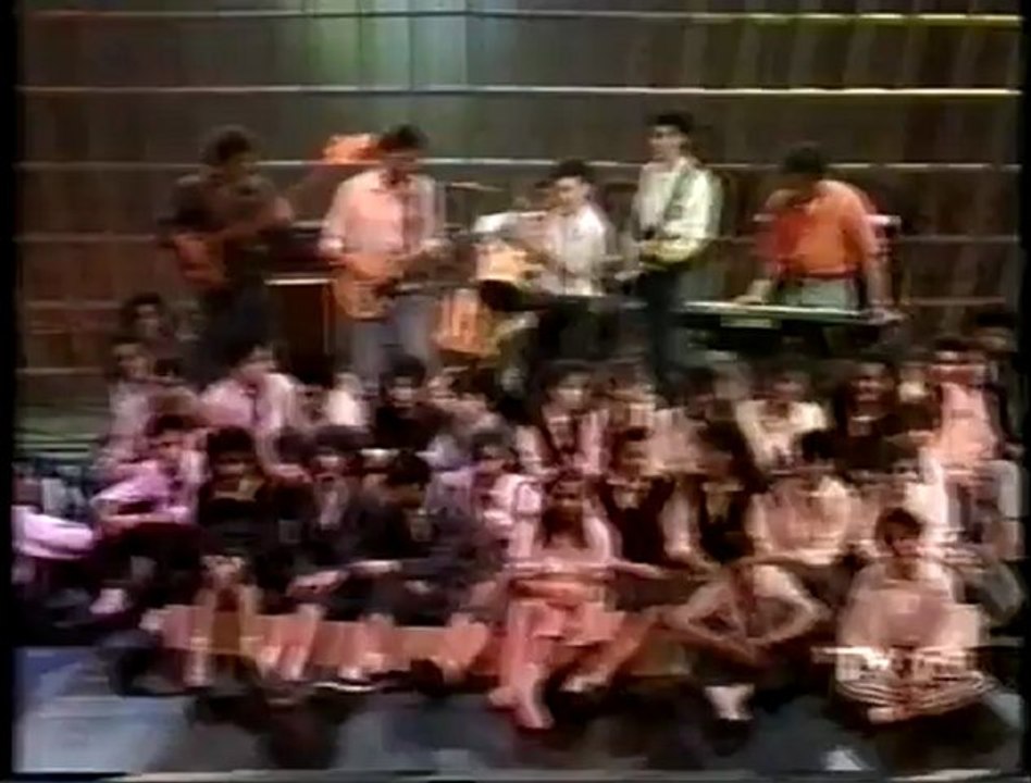 Saint Benoit Lisesi Orkestrası - Dere Geliyor Dere (1989)