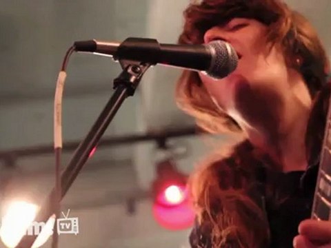 Julie Doiron performs Last Night on Exclaim!