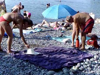 Алупка, пляж 'Черный бугор' в июле 2012 🌅