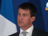 Manuel Valls rend hommage à la policière blessée à Marseille