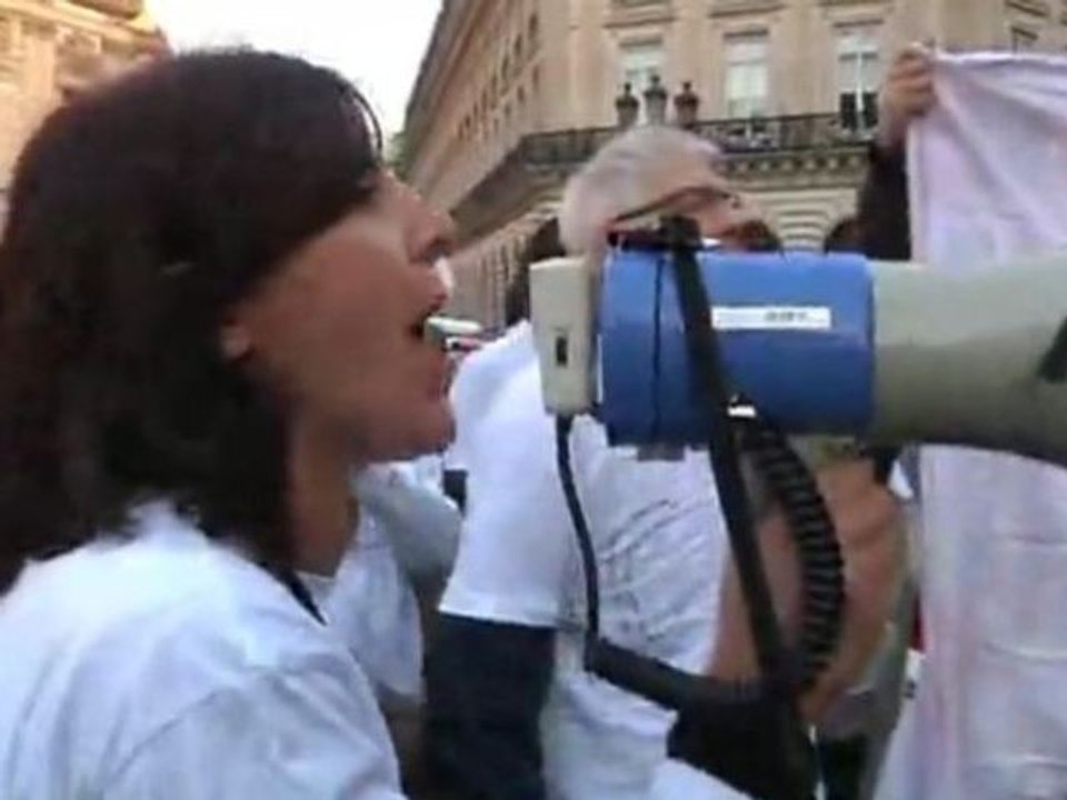 Apple Employees Strike on day of iPhone 5 Debut