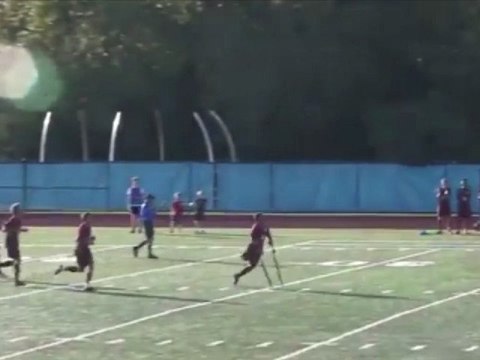 Un unijambiste marque une superbe reprise de volée !