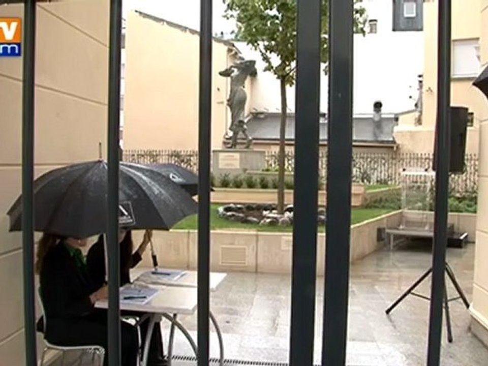 La statue de Carla Bruni inaugurée à Nogent-sur-Marne