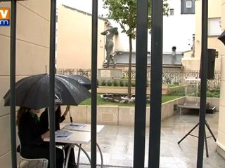 La statue de Carla Bruni inaugurée à Nogent-sur-Marne