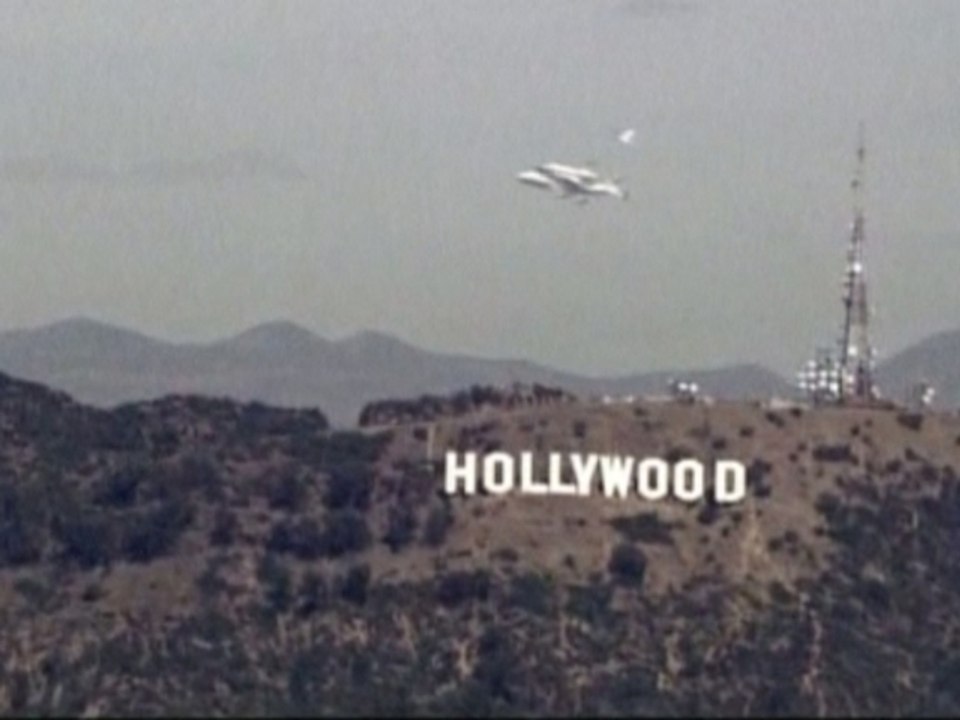 Shuttle Endeavour lands in Los Angeles