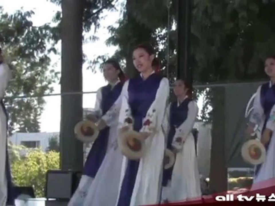 AHN16AUG10 KOREAN HERITAGE DAY
