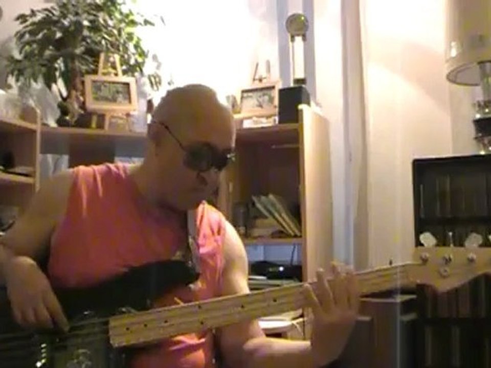 Smooth Crimminal Michael Jackson basscover Bob Roha