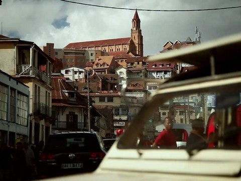 Ep 01 : Planète Orange à Madagascar - Orange Money - FR