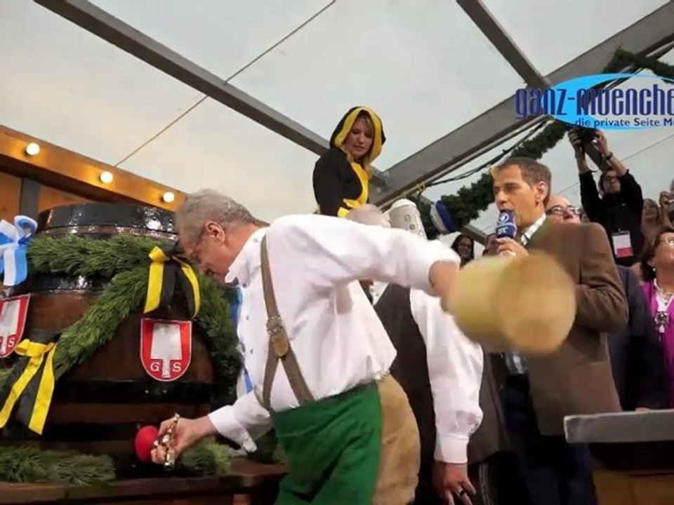 Oktoberfest 2012 - anstich durch ob ude mit 2 schlägen. o'zapft is. wiesn auftakt 2012