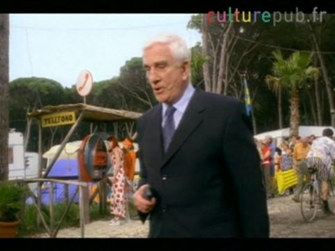 Leslie Nielsen destroys a camping in Holland