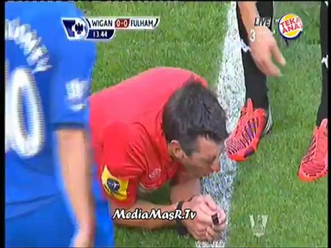 عرقلة مزدوجة لحكم مباراة ويجان و فولهام - الجولة الـ 5