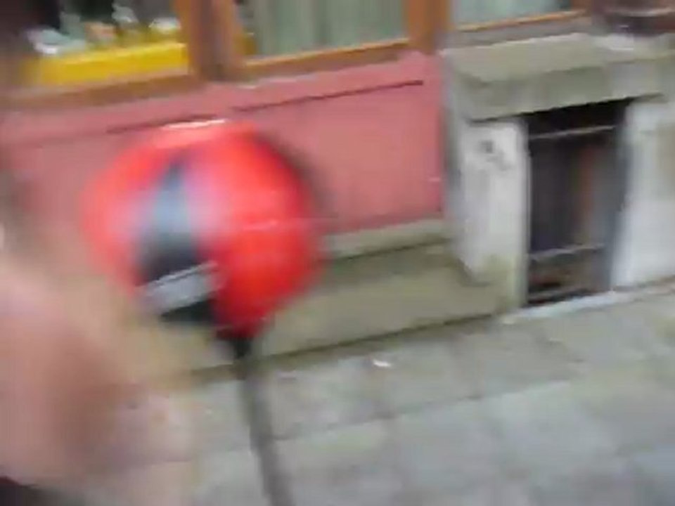 Musclor, le roi des Titans fait de la musculation!!