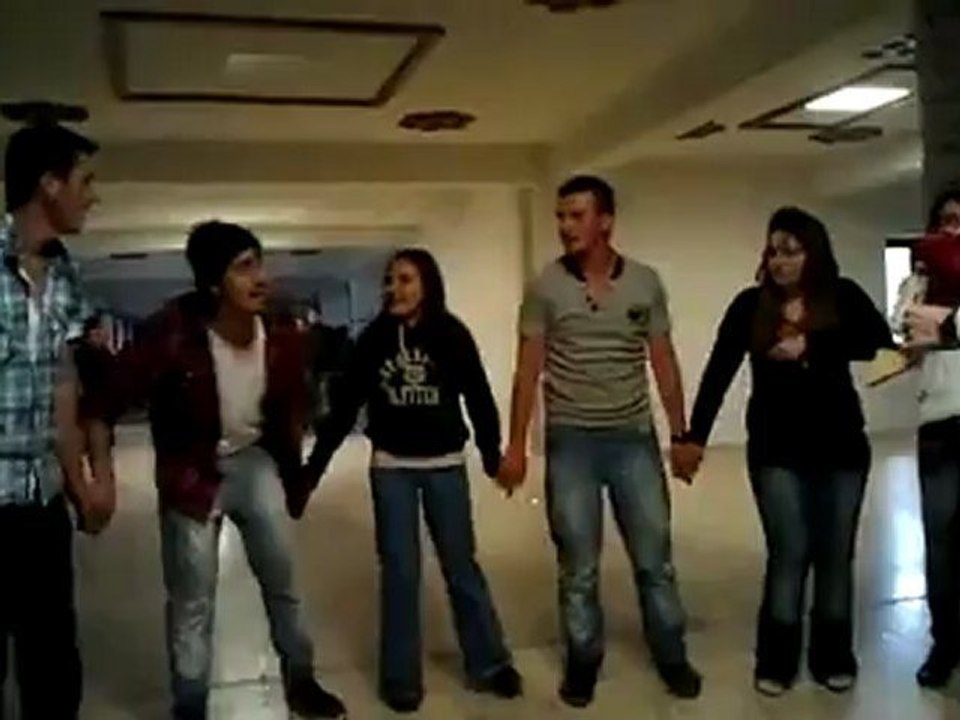 Rize Üniversitesi bahar şenlikleri 1nci gün ) 2 nci horon )