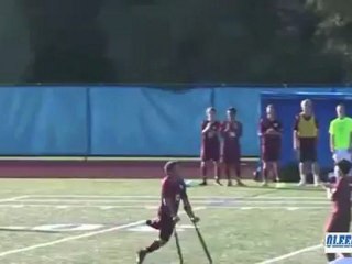 طفل يحرز هدف رائع بقدم واحدة