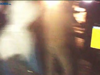 (Video) Auto in brand tijdens ongeregeldheden Haren - RTV Noord