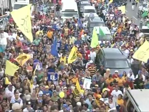 Capriles: Los afiches y las palabras no derrotan a nuestro pueblo por pueblo
