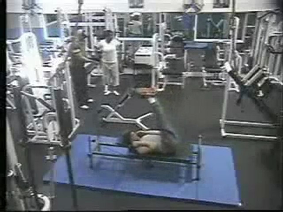 Falhanço Engraçado no Ginásio - que cena meu.pt