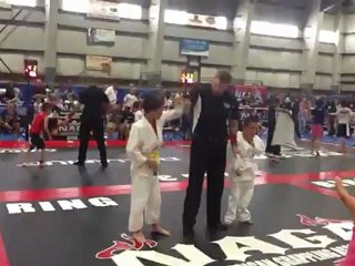 Gi Brandon (con uniforme)