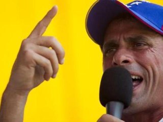 Venezuela's Chavez looks to woo youth vote