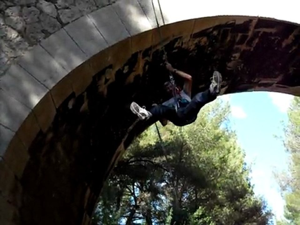 Guy en rappel araignée à Trets (Pont SNCF à côté domicile.