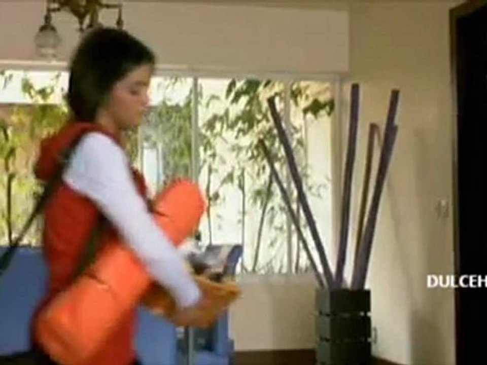 Dulce Maria en RBD La Familia - 06 [1/3] Ni Tan Bueno, Ni Tan Malo