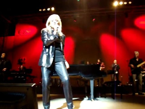 VERONIQUE SANSON 2011 GEMENOS J'ME FOUS DE TOUT ENTREE EN SCENE LIVE