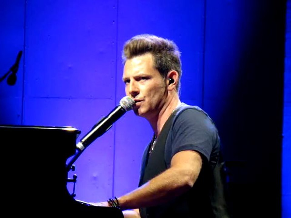 MICHAEL HERNANDEZ GEMENOS SANS CEREMONIE live piano 1ère partie VERONIQUE SANSON