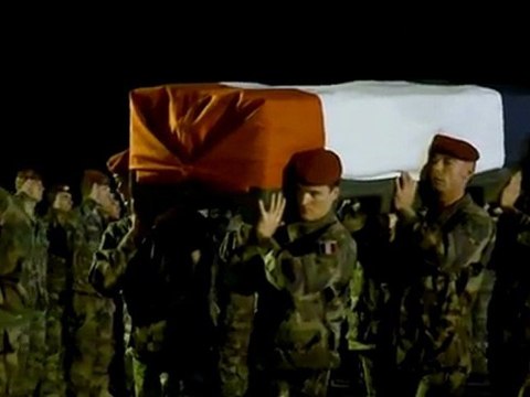 Aéroport de Kaboul : cérémonie d'adieu