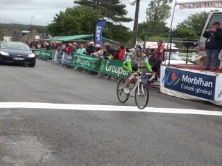 Arrivée du reste du peloton minimes au championnat de Bretagne