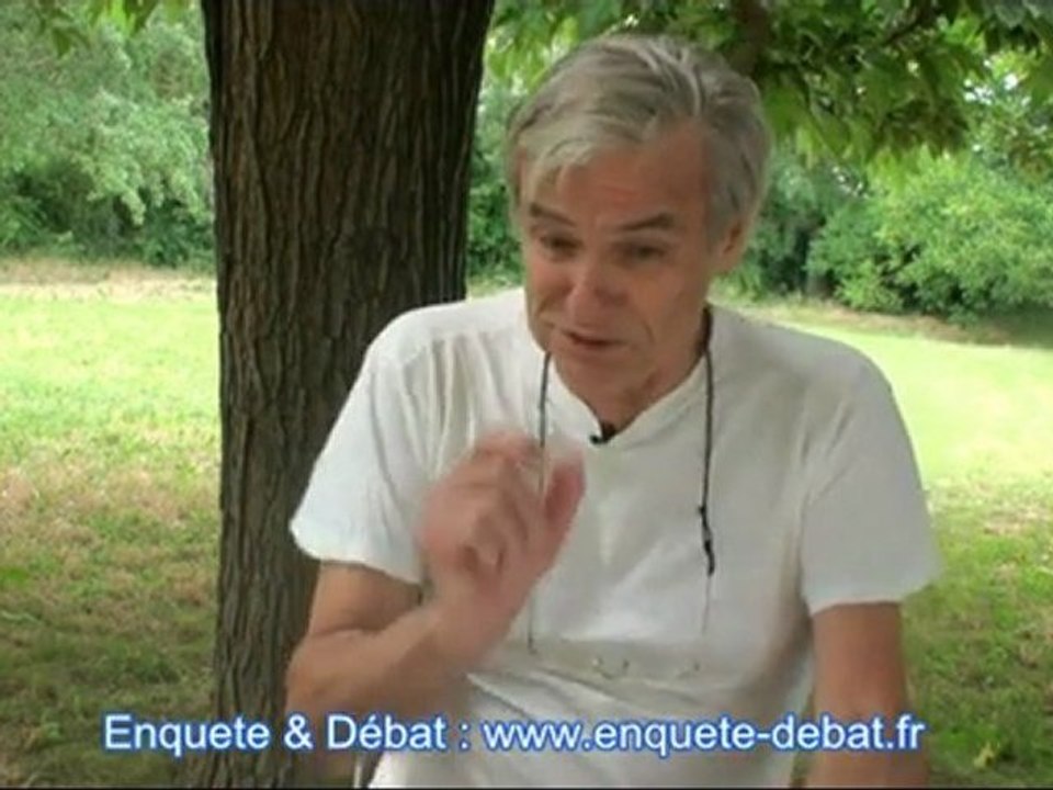 Jean-Pierre Petit reçoit un chèque pour son association Savoir sans frontières