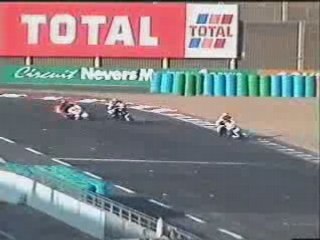 Chute devant la ligne d'arrivée