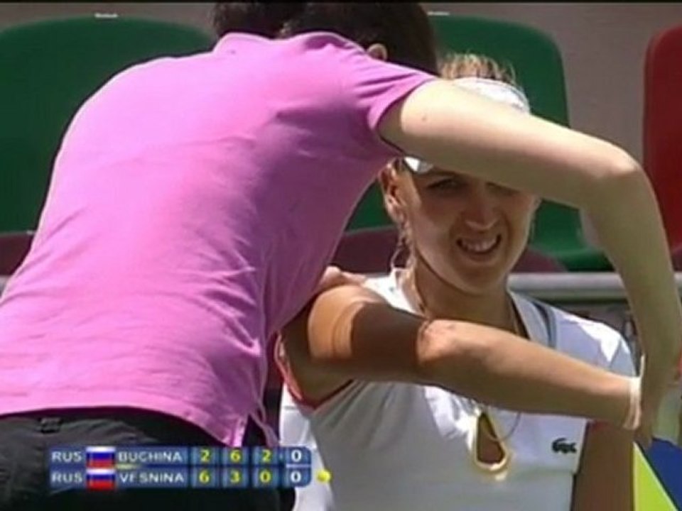 Baku - Vesnina trots Verletzung weiter