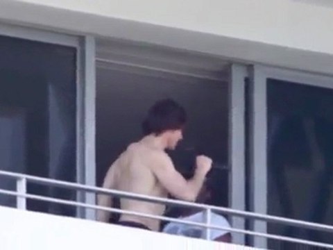 Exklusiv: Suri Cruise und Katie Holmes im Pool