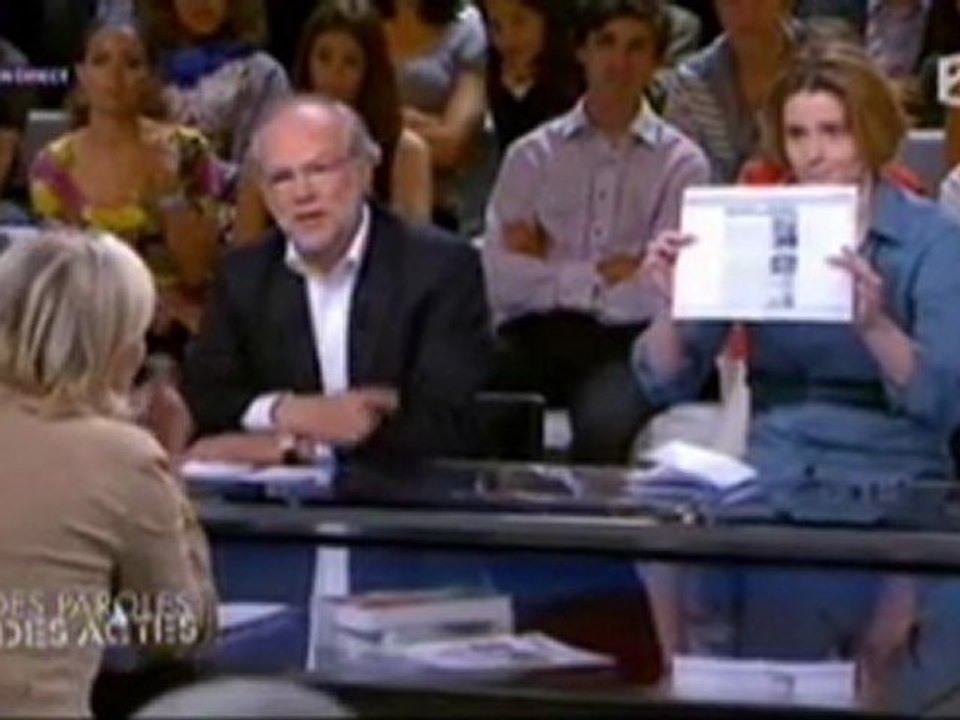 Marine le pen esquive 1